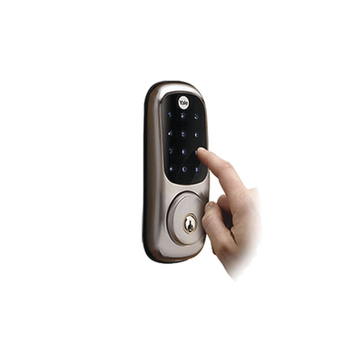 Cerradura electrónica / Teclado táctil y llave mecánica / 250 usuarios Z-Wave / 4 baterías AA / 1 año autonomía / 3 idiomas por voz