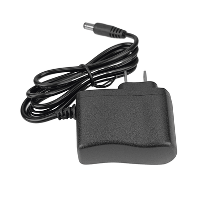 Fuente de Poder Regulada / 5 Vcc / 1 A / Entrada 100-240 Vca / Conector 5.5 x 2.1 mm / Operación 0°C a +40°C