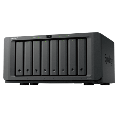 NAS Empresarial / 8 Bahías / AMD Ryzen V1500B / 8 GB DDR4 ECC / 2 Puertos 2.5GbE / Expansión 10GbE/25GbE / Caché M.2 NVMe / Lectura 2,239 MB/s